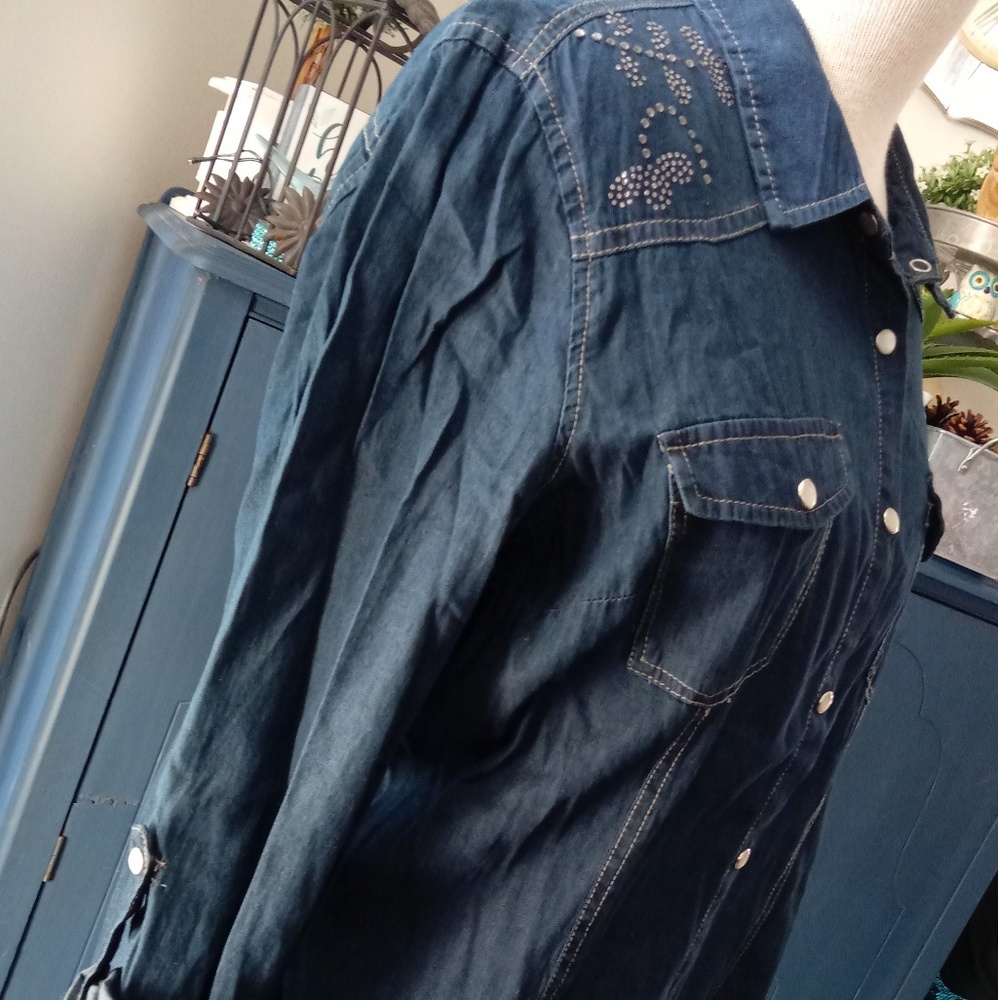 Button down top - Picture 7 of 8